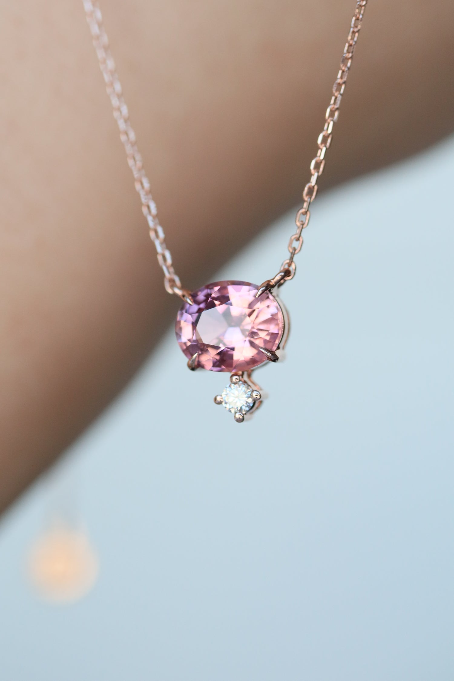 1.24ct Ovale Rosé Tourmaline (With Certificate) & diamond 18K Rose Gold Necklace