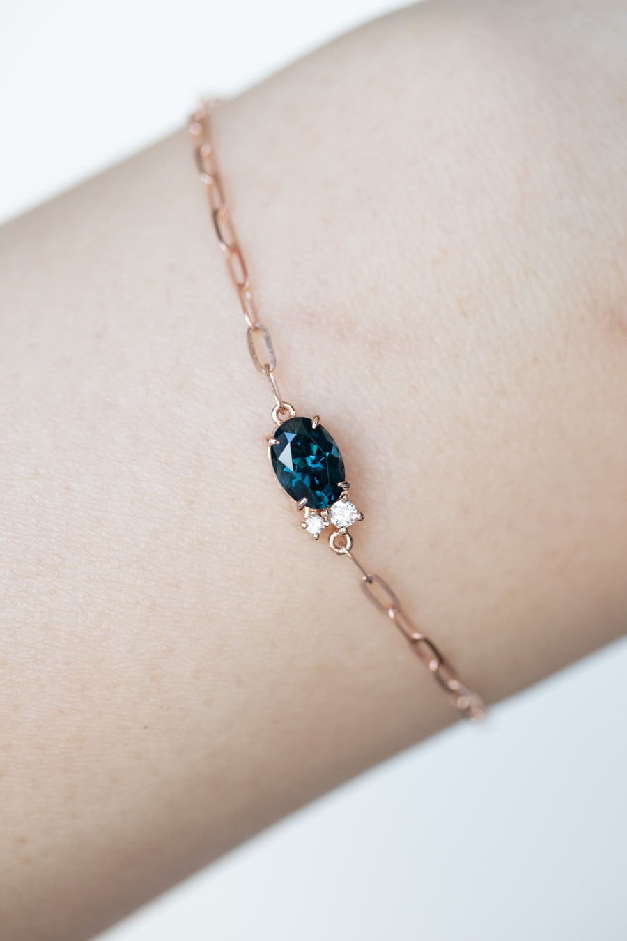 0.70ct Blue Oval Spinel & diamonds 18K Rose Gold Bracelet