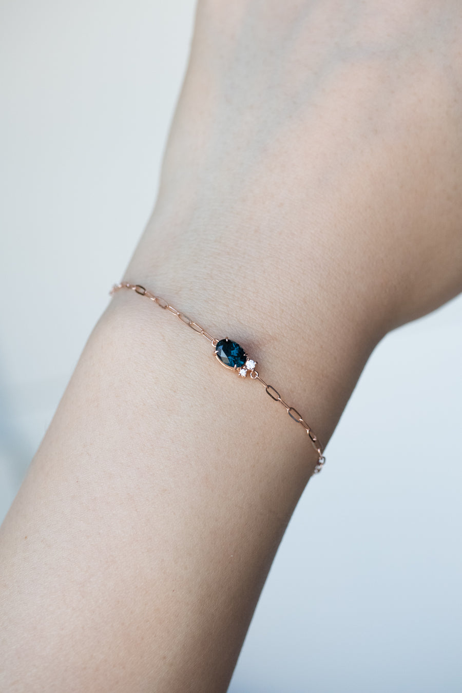0.70ct Blue Oval Spinel & diamonds 18K Rose Gold Bracelet