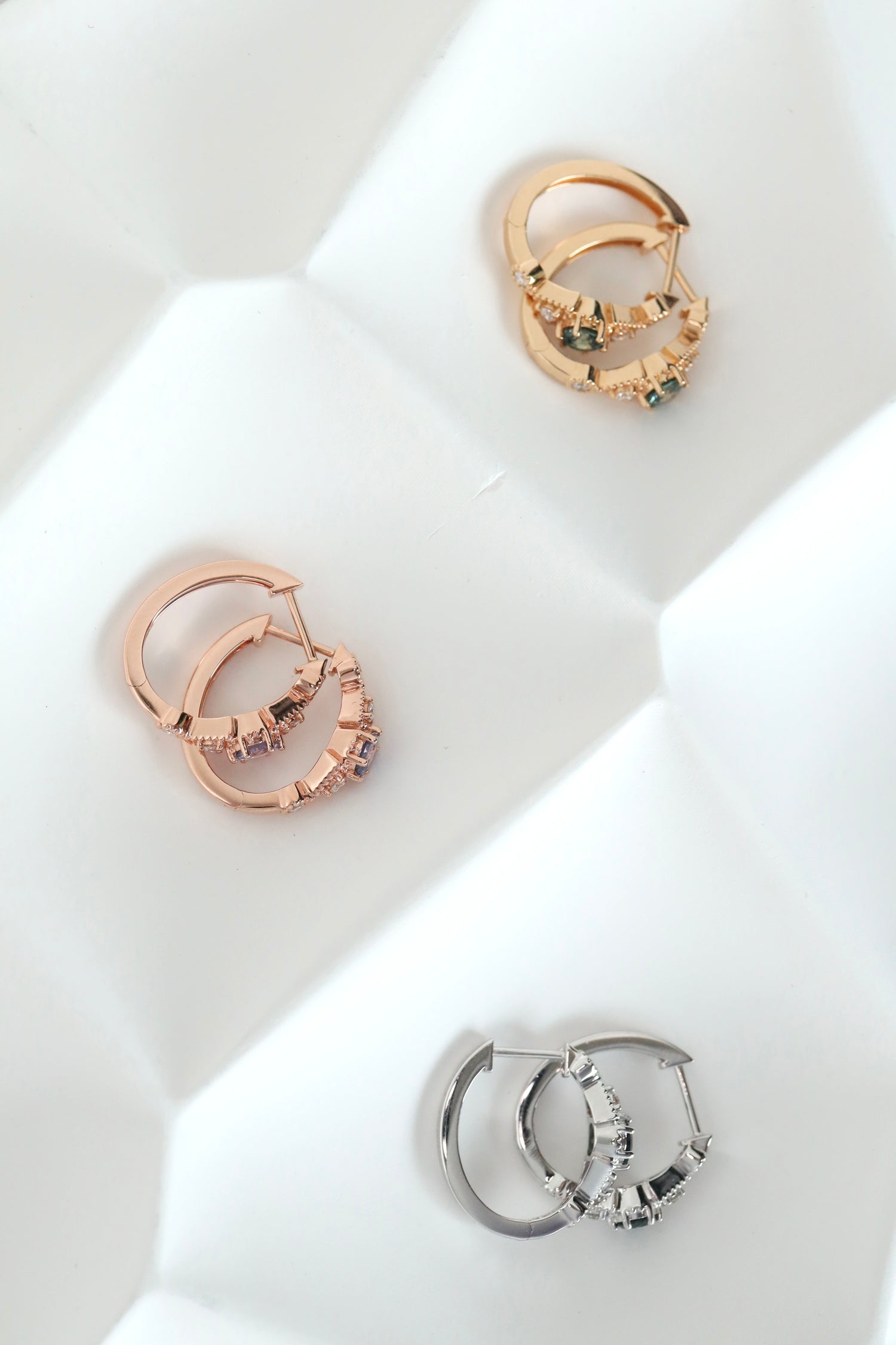 PREORDER - Couler en rond Graylish Spinel 0.20+0.20ct and Diamonds 18K Gold Hoop Earrings