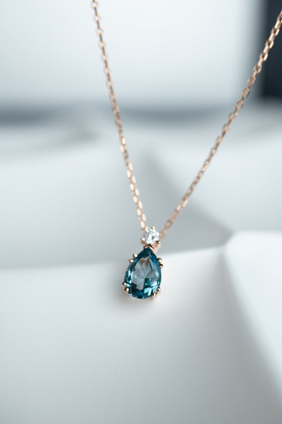 Larme 0.90ct Swiss Blue Topaz & diamond 18K Gold Necklace