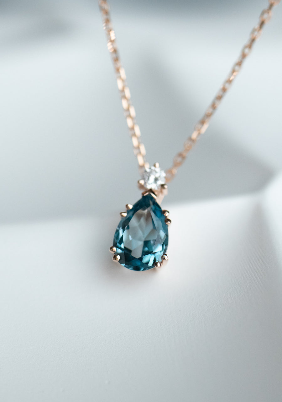 Larme 0.90ct Swiss Blue Topaz & diamond 18K Gold Necklace